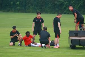 成都蓉城外援卡隆在训练中十字韧带断裂，赛季报销