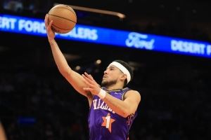 孔祥宇：太阳给布克2年1.45亿美元 意味着钱先拿了夺冠就放一放吧