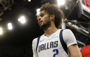 库班：莱夫利新赛季可能会场均投2-3次三分 好让球队能打五外