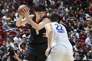 曾令旭：比赛太快了 杨瀚森还需适应 那俩策应传得真漂亮