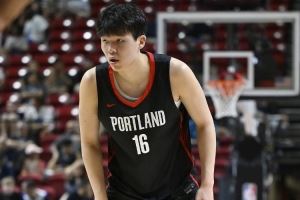 波杰姆斯基：杨瀚森的传球等技巧已展示出来 会慢慢找到自己位置