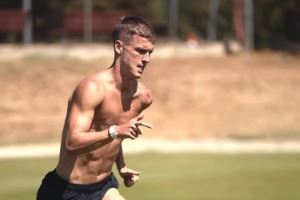 状态不错！奥尔莫社媒晒归队测试视频：25-26赛季加载中⏳