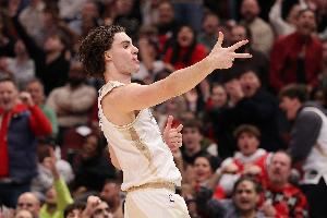 队记：公牛与吉迪相互有意 双方的分歧在800万到1000万美元之间