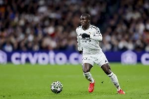 TA：皇马希望出售阿拉巴和门迪，但他们都没有表现出愿意离队