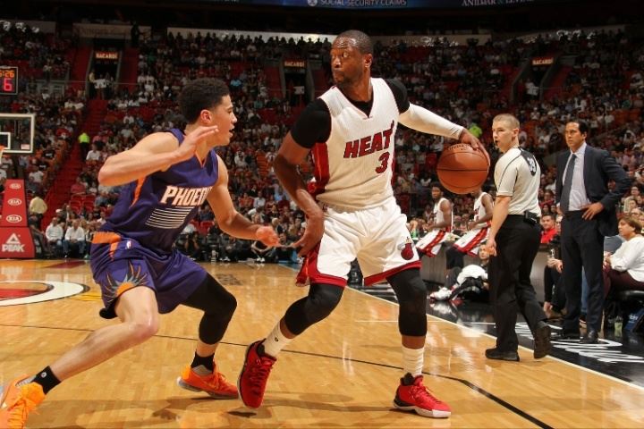 新秀赛季面对韦德砍34分！布克：第一次比赛前晚出去玩儿😂