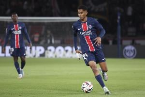 缺席欧超杯！记者：巴黎中场马尤卢右腿内收肌受伤，正接受治疗