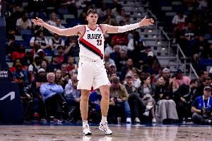 实力不俗！克林根半场7中4拿到10分9板准两双 5前场板