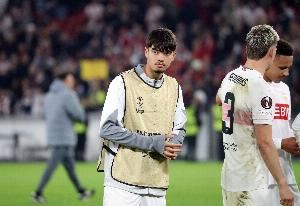 记者：曼城关注斯图加特18岁天才卡托维奇，球员目前无意转会