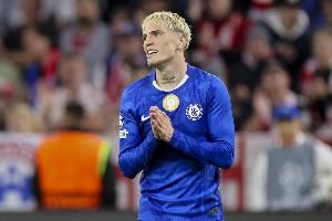 英媒：蓝军对加纳乔训练后加练很满意，但球员还需适应球队的战术