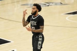 外线有谱!朱利安·尚帕尼首节4中3拿到9分 三分3中2