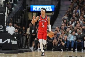 效率不高！7号秀费尔斯13中4拿到15分2板1助3断 5失误&下半场4分